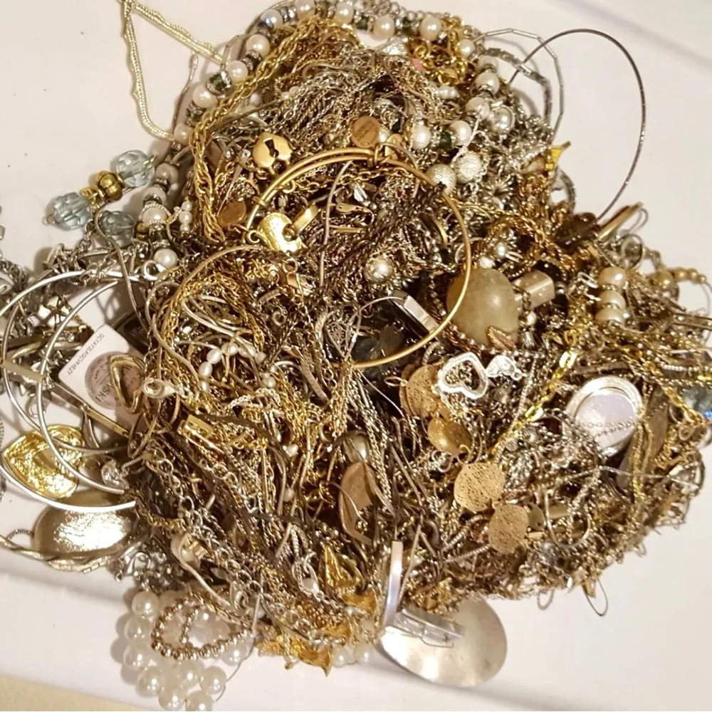 CHAIN GANG DROP ⚜️ 5-Piece Gold + Silver Chains (All Wearable •some w/ pendants) - Picture 7 of 9